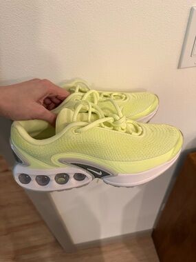 Nike Women's Airmax Dn Neon Yellow Athletic Sneakers